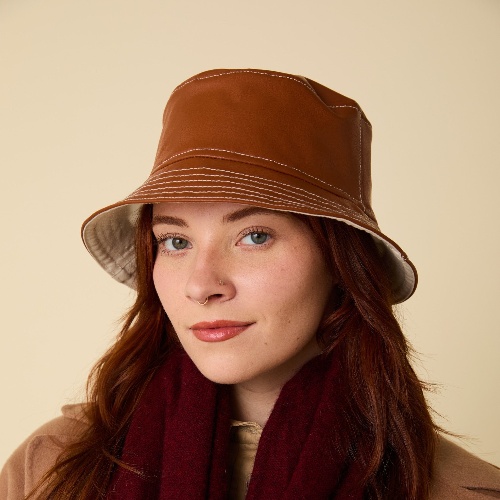 Allegorie apple leather brown bucket hat