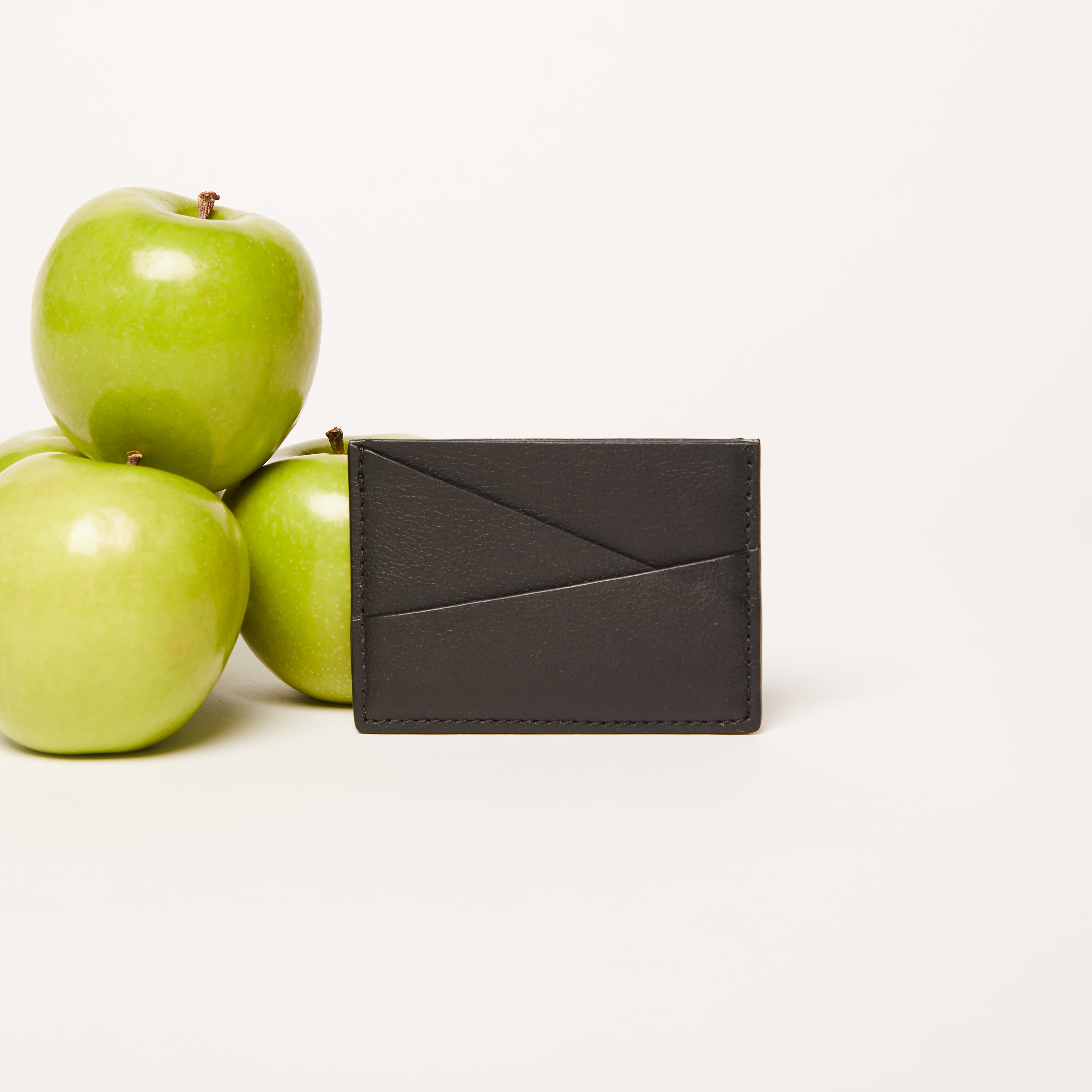 Gala Puzzle Cardholder (Black) Crafted from Natural Apple Peel